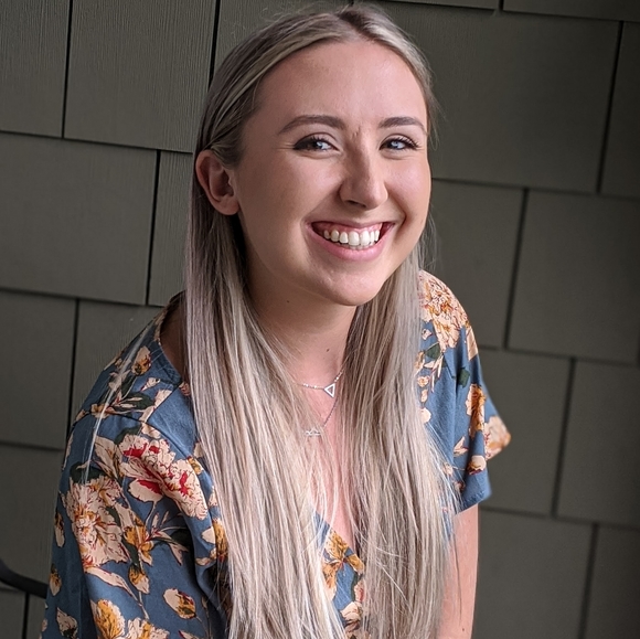 Meet your Posher, Leah - Picture 1 of 1